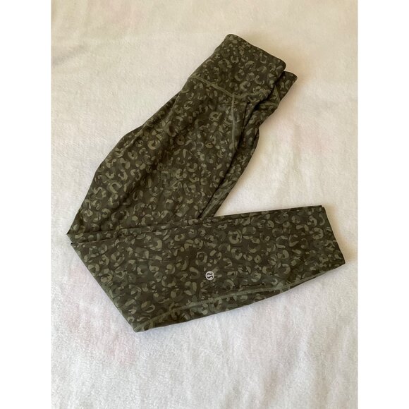 Lululemon size 4 Base Pace High-Rise Tight 25" Intertwined Camo Medium Olive Mul - Picture 3 of 5